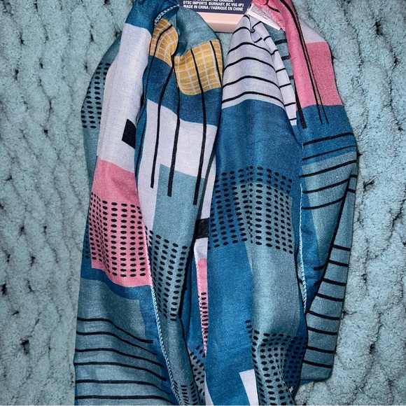 Multicolor Retro Patterned Infinity Scarf - Picture 6 of 6